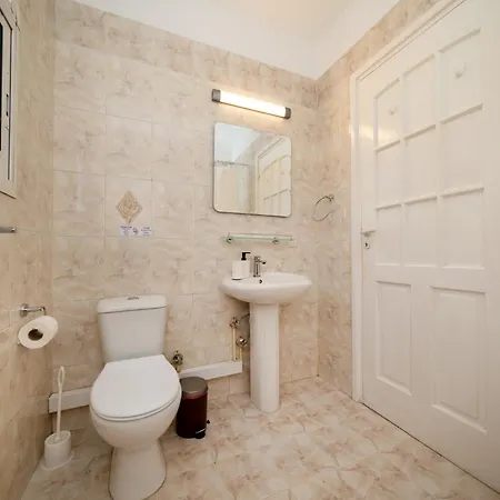 2 Bedroom House Near The