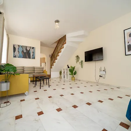 2 Bedroom House Near The