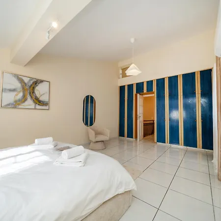 2 Bedroom House Near The Holiday home