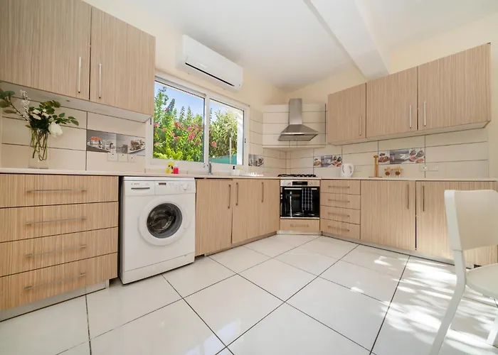 Casa vacanze 2 Bedroom House Near The Limisso