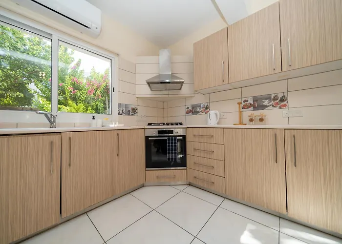 2 Bedroom House Near The Casa vacanze Limisso