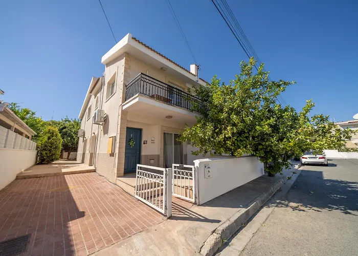 2 Bedroom House Near The *