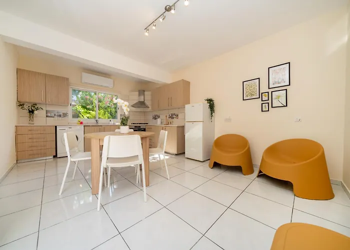 2 Bedroom House Near The Casa vacanze Limisso