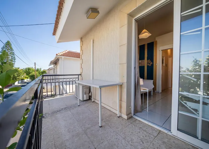 2 Bedroom House Near The Casa vacanze Limisso