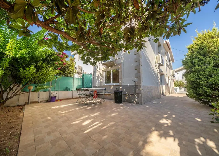 2 Bedroom House Near The *