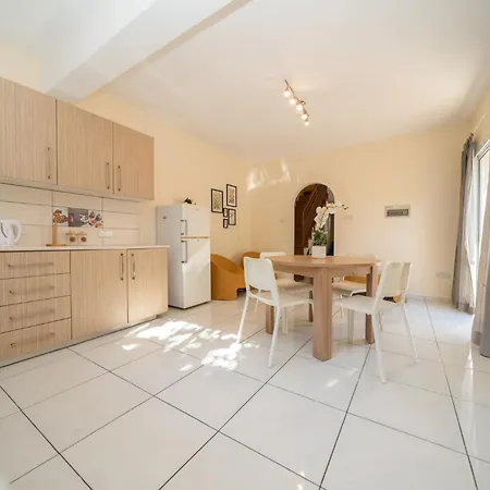 2 Bedroom House Near The Nyaraló