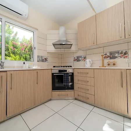 2 Bedroom House Near The Ferienhaus Limassol