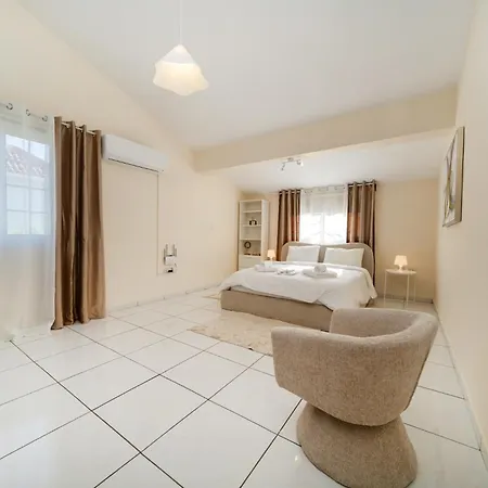 2 Bedroom House Near The