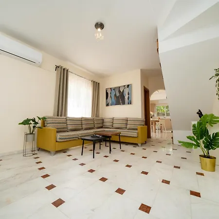 Дом отдыха 2 Bedroom House Near The Лимасол