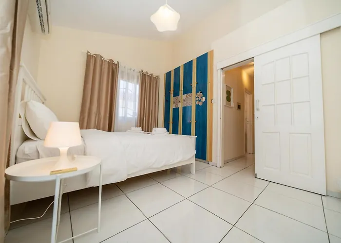 2 Bedroom House Near The Prázdninový dům Lemesos