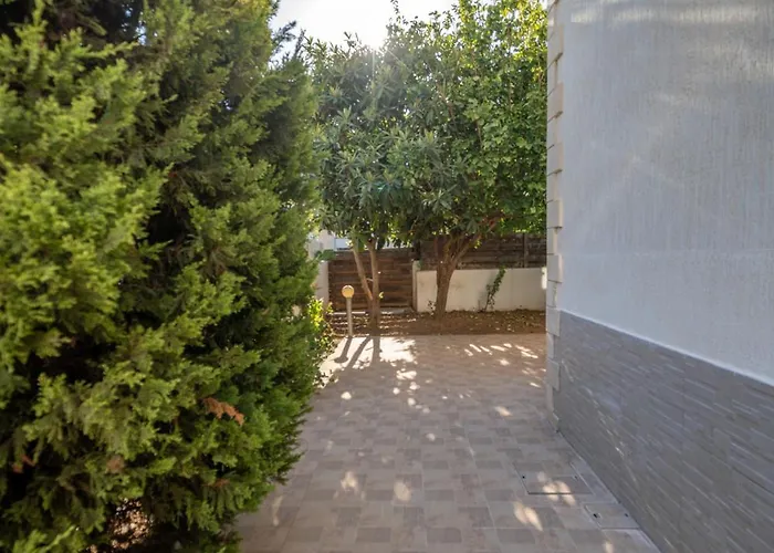 2 Bedroom House Near The Prázdninový dům Lemesos