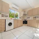 Casa vacanze 2 Bedroom House Near The Limisso